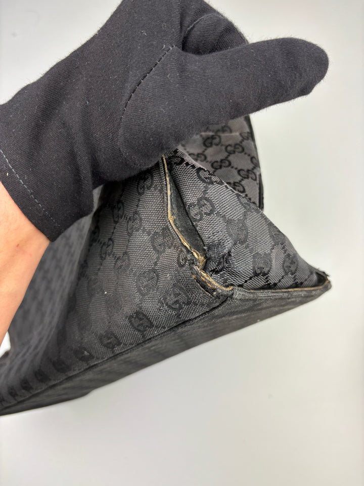 Gucci Bamboo Tasche aus GG-Canvas in Schwarz mit ikonischen Bambusgriffen und luxuriösem Design