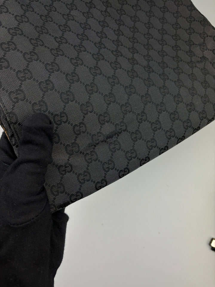 Gucci Bamboo Tasche aus GG-Canvas in Schwarz mit ikonischen Bambusgriffen und luxuriösem Design