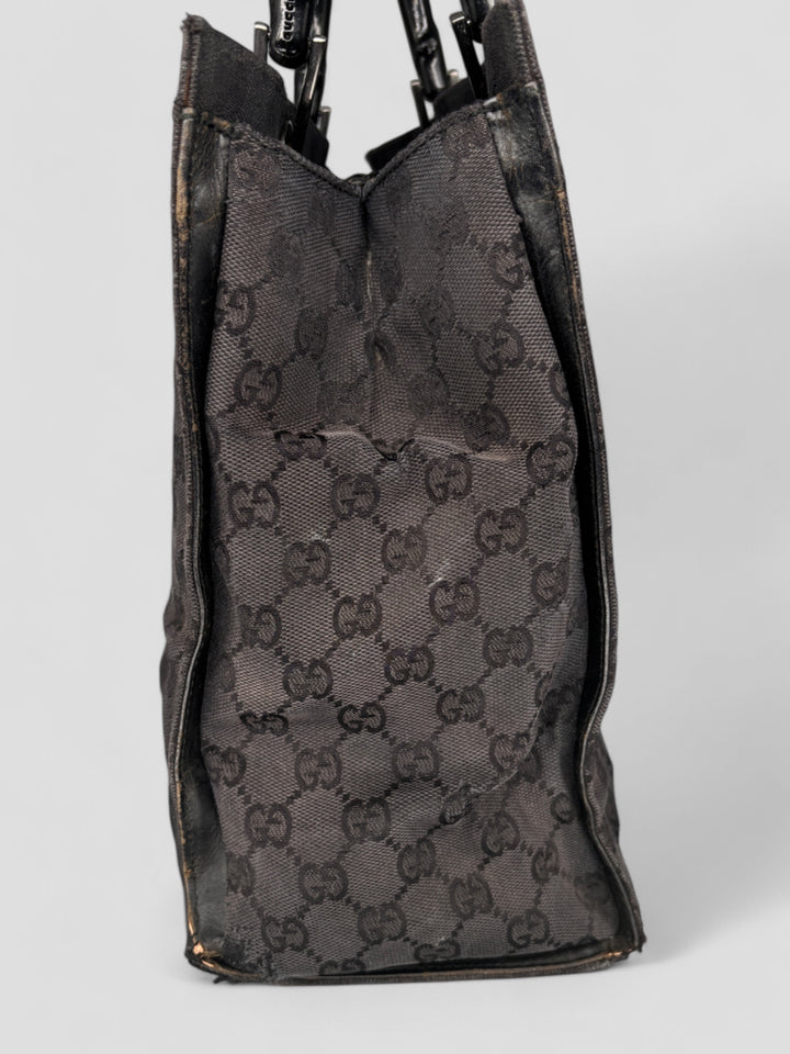 Gucci Bamboo Tasche aus GG-Canvas in Schwarz mit ikonischen Bambusgriffen und luxuriösem Design