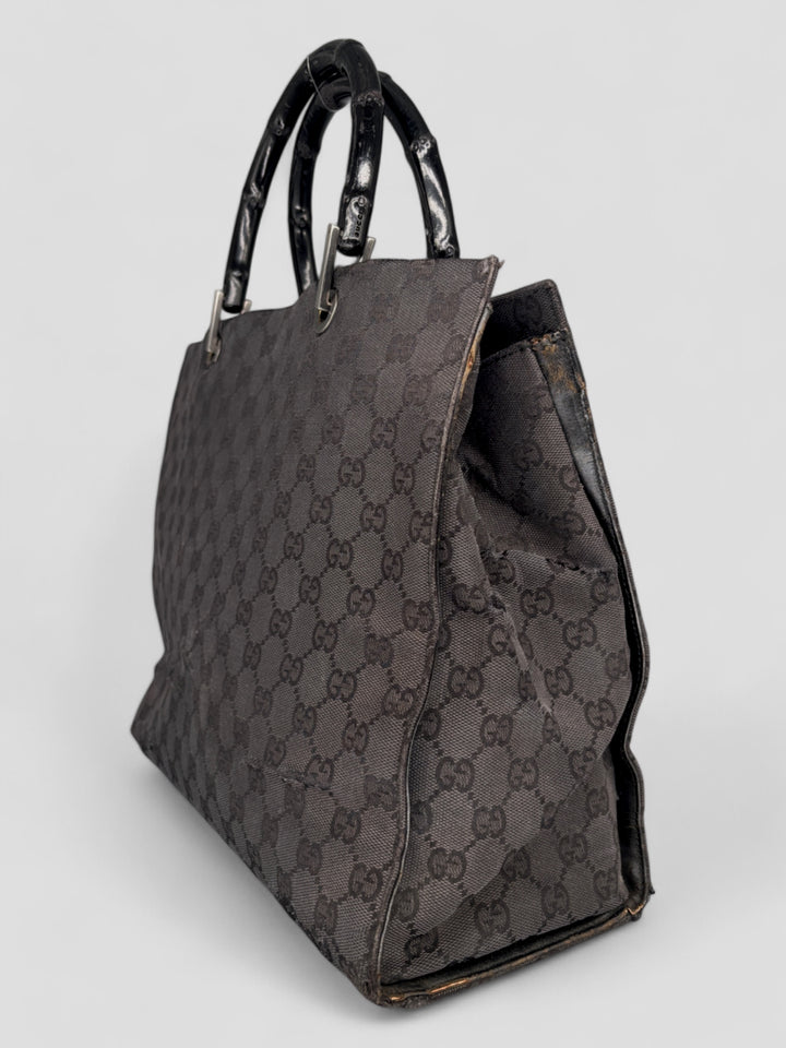 Gucci Bamboo Tasche aus GG-Canvas in Schwarz mit ikonischen Bambusgriffen und luxuriösem Design