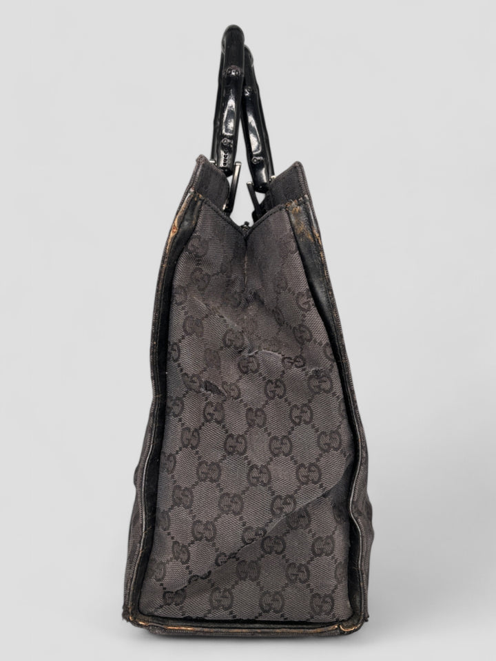 Gucci Bamboo Tasche aus GG-Canvas in Schwarz mit ikonischen Bambusgriffen und luxuriösem Design