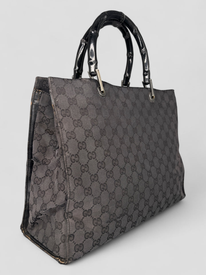 Gucci Bamboo Tasche aus GG-Canvas in Schwarz mit ikonischen Bambusgriffen und luxuriösem Design