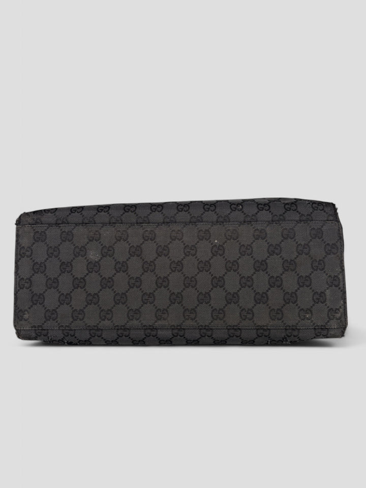 Gucci Bamboo Tasche aus GG-Canvas in Schwarz mit ikonischen Bambusgriffen und luxuriösem Design