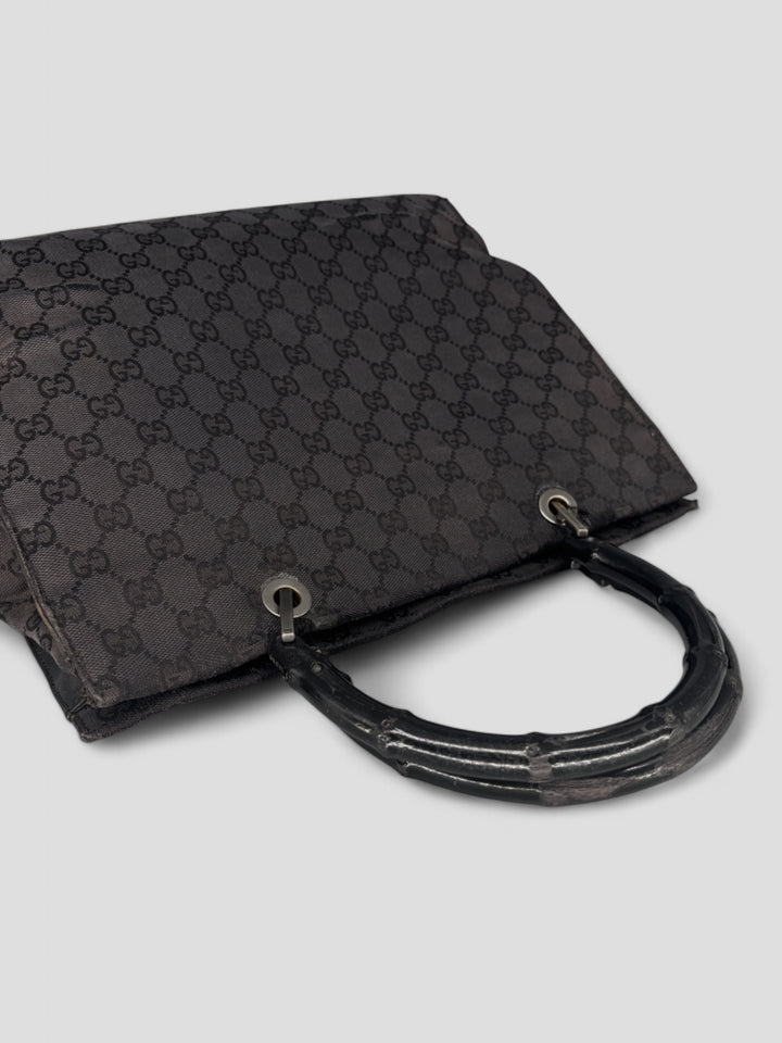 Gucci Bamboo Tasche aus GG-Canvas in Schwarz mit ikonischen Bambusgriffen und luxuriösem Design