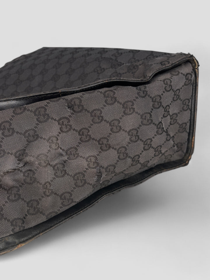 Gucci Bamboo Tasche aus GG-Canvas in Schwarz mit ikonischen Bambusgriffen und luxuriösem Design