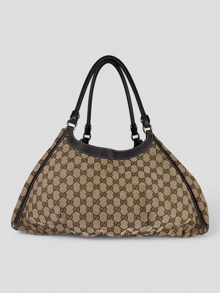 Gucci D-Ring Shoulderbag aus braunem GG-Canvas mit dunkelbraunen Lederdetails, goldfarbenem D-Ring und großzügigem Innenraum. Luxuriös und vielseitig