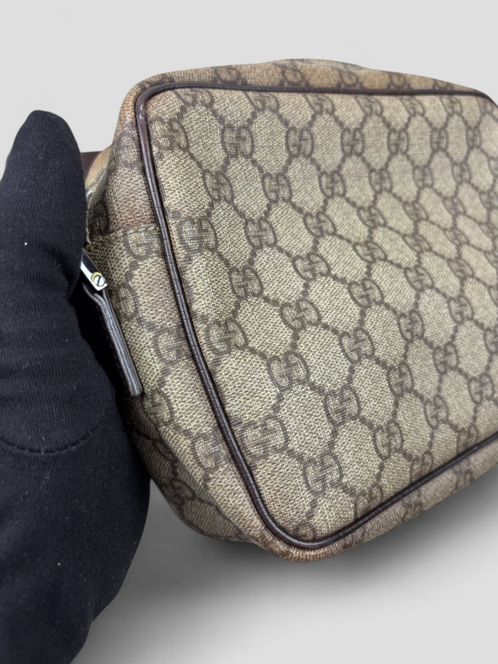Gucci Herren Sidebag aus GG-Canvas mit braunen Lederdetails und verstellbarem Schultergurt