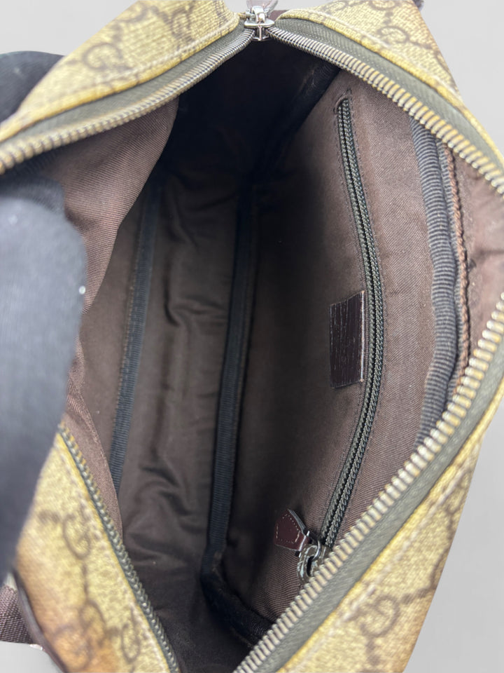 Gucci Herren Sidebag aus GG-Canvas mit braunen Lederdetails und verstellbarem Schultergurt