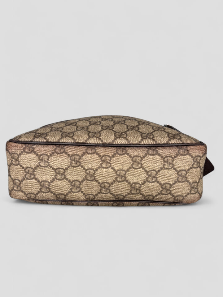 Gucci Herren Sidebag aus GG-Canvas mit braunen Lederdetails und verstellbarem Schultergurt
