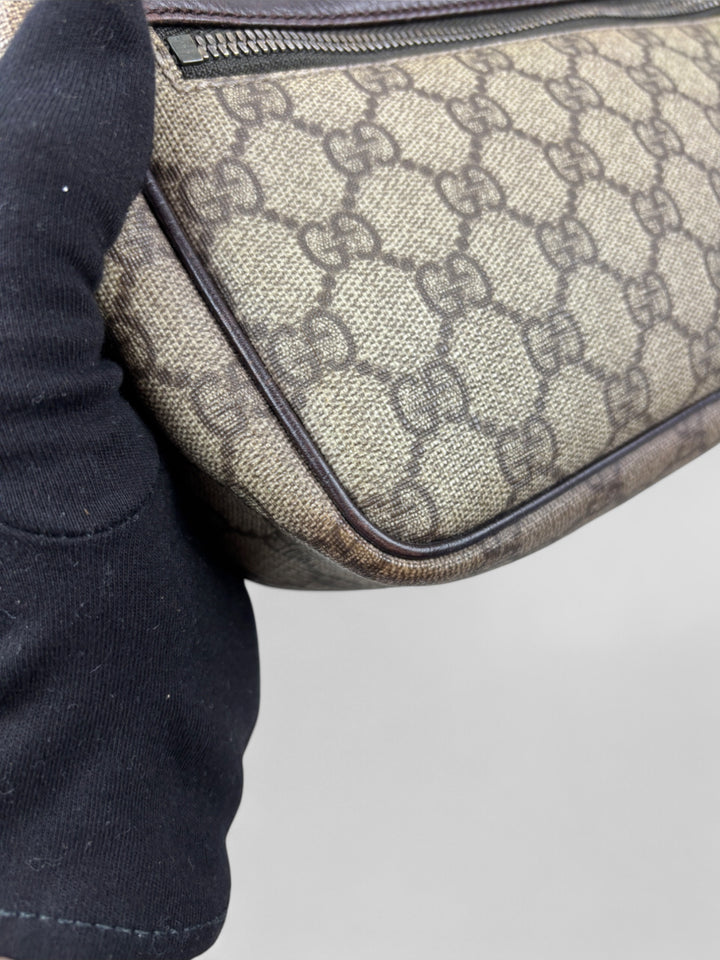 Gucci Herren Sidebag aus GG-Canvas mit braunen Lederdetails und verstellbarem Schultergurt