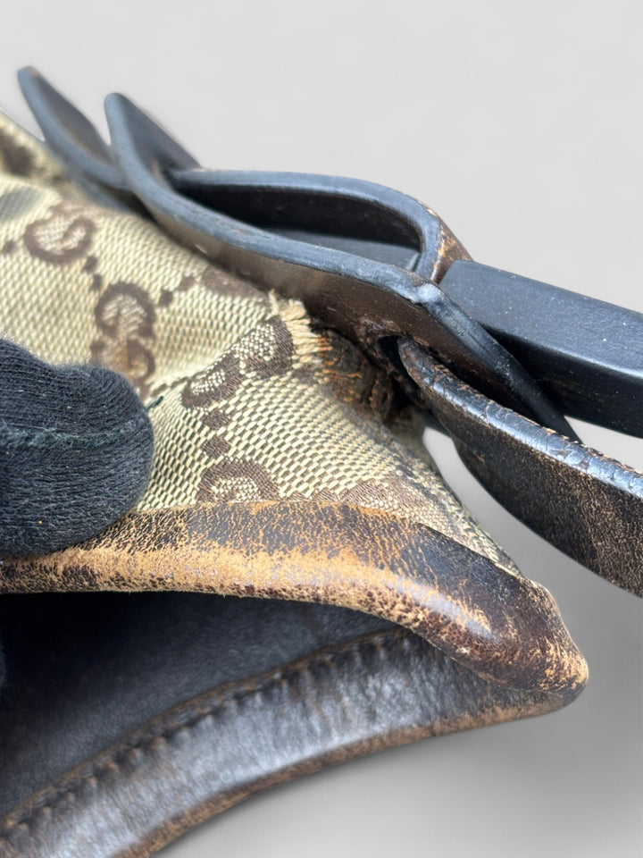 Gucci Hobo Tasche aus Monogramm-Canvas mit Holzapplikationen, eleganten Lederriemen und stilvollem Design