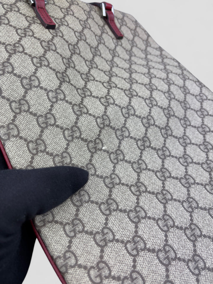 Gucci Shopper aus beigem Monogramm-Canvas mit bordeauxroten Lederdetails, Gucci shopper beige-bordeaux