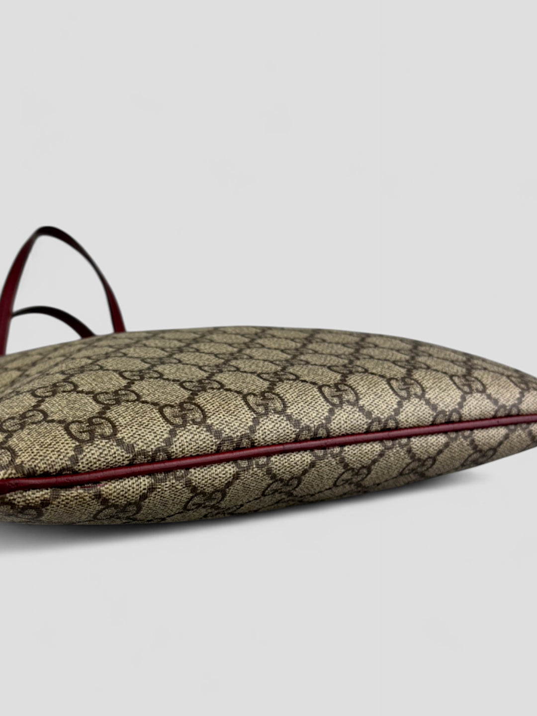 Gucci Shopper aus beigem Monogramm-Canvas mit bordeauxroten Lederdetails, Gucci shopper beige-bordeaux
