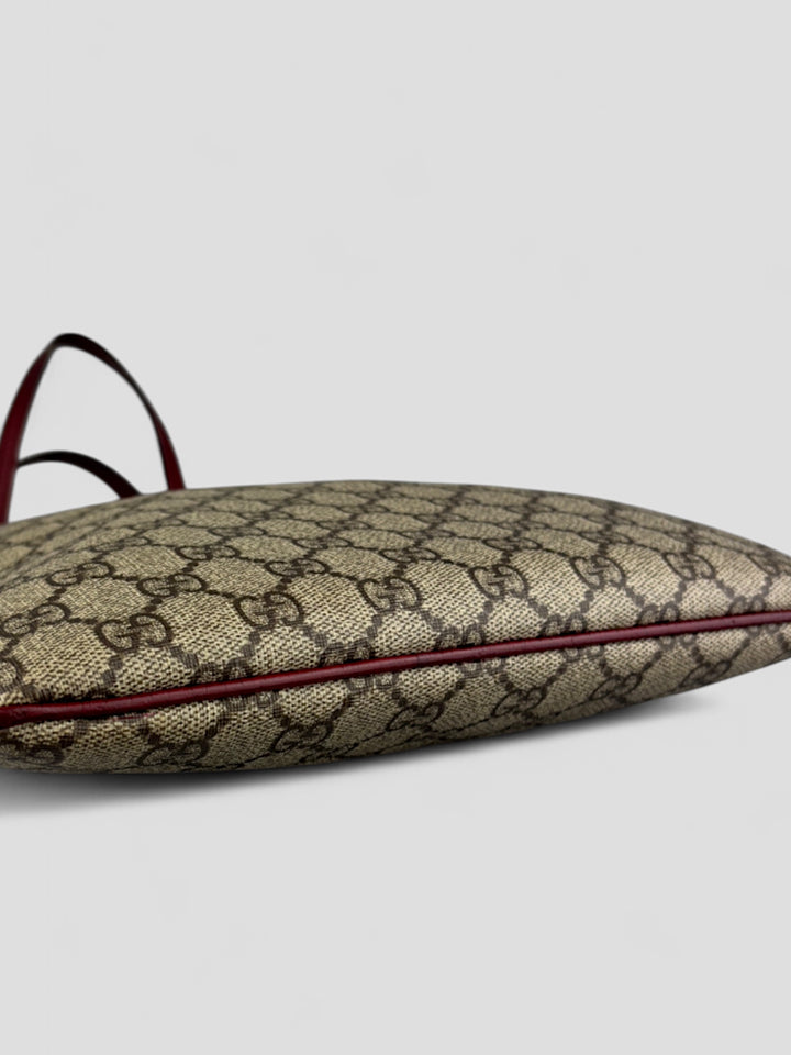 Gucci Shopper aus beigem Monogramm-Canvas mit bordeauxroten Lederdetails, Gucci shopper beige-bordeaux