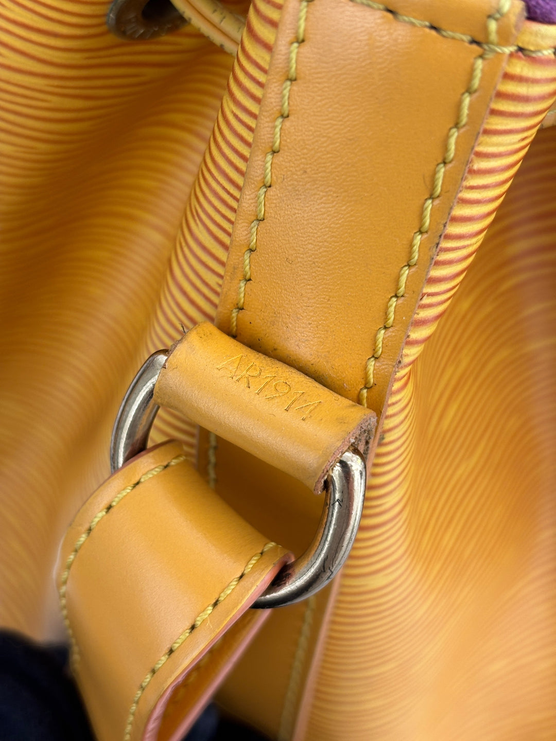 Louis Vuitton Sack Noé PM Petit Epi Leather Shoulder-Bag