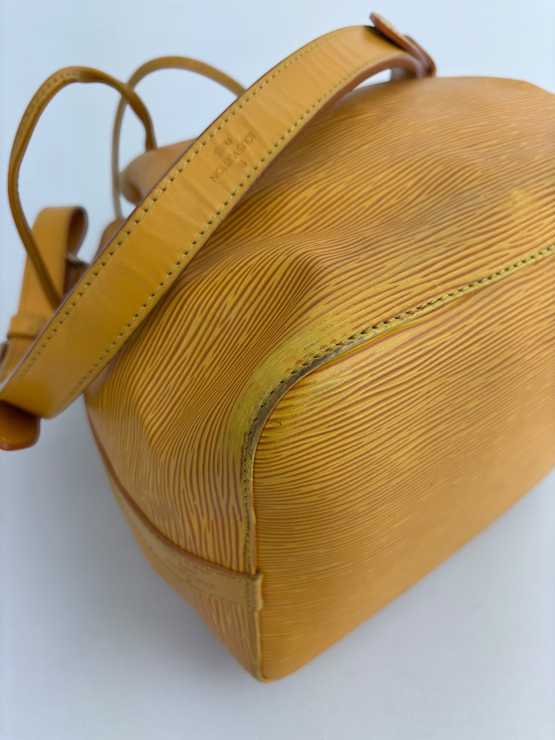 Louis Vuitton Sack Noé PM Petit Epi Leather Shoulder-Bag