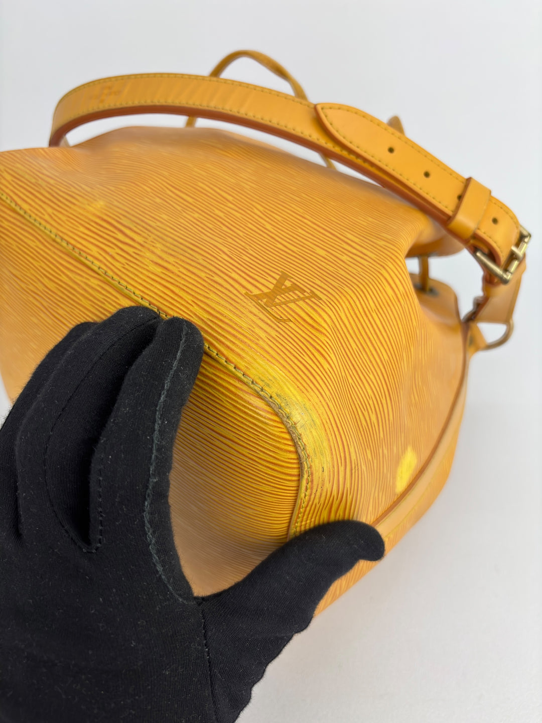 Louis Vuitton Sack Noé PM Petit Epi Leather Shoulder-Bag