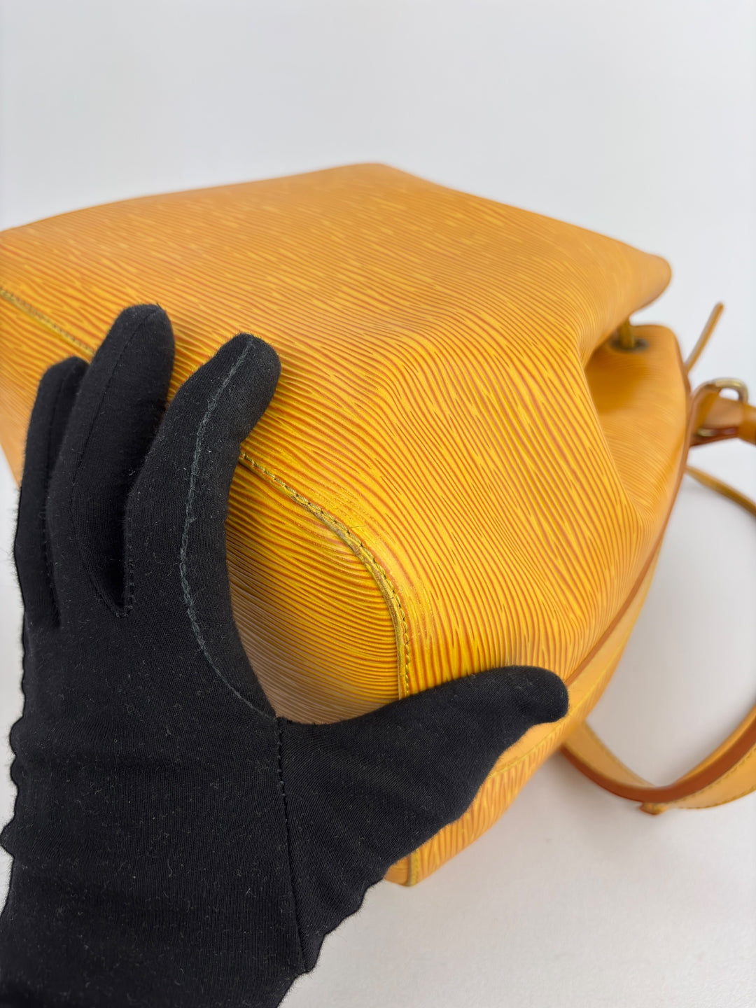 Louis Vuitton Sack Noé PM Petit Epi Leather Shoulder-Bag
