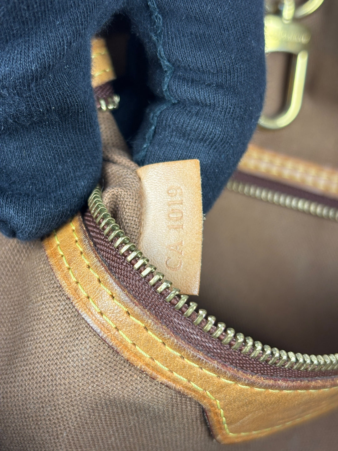 Louis Vuitton Batignolles Horizontal Monogram Shoulder Bag in Braun, Ansicht 17