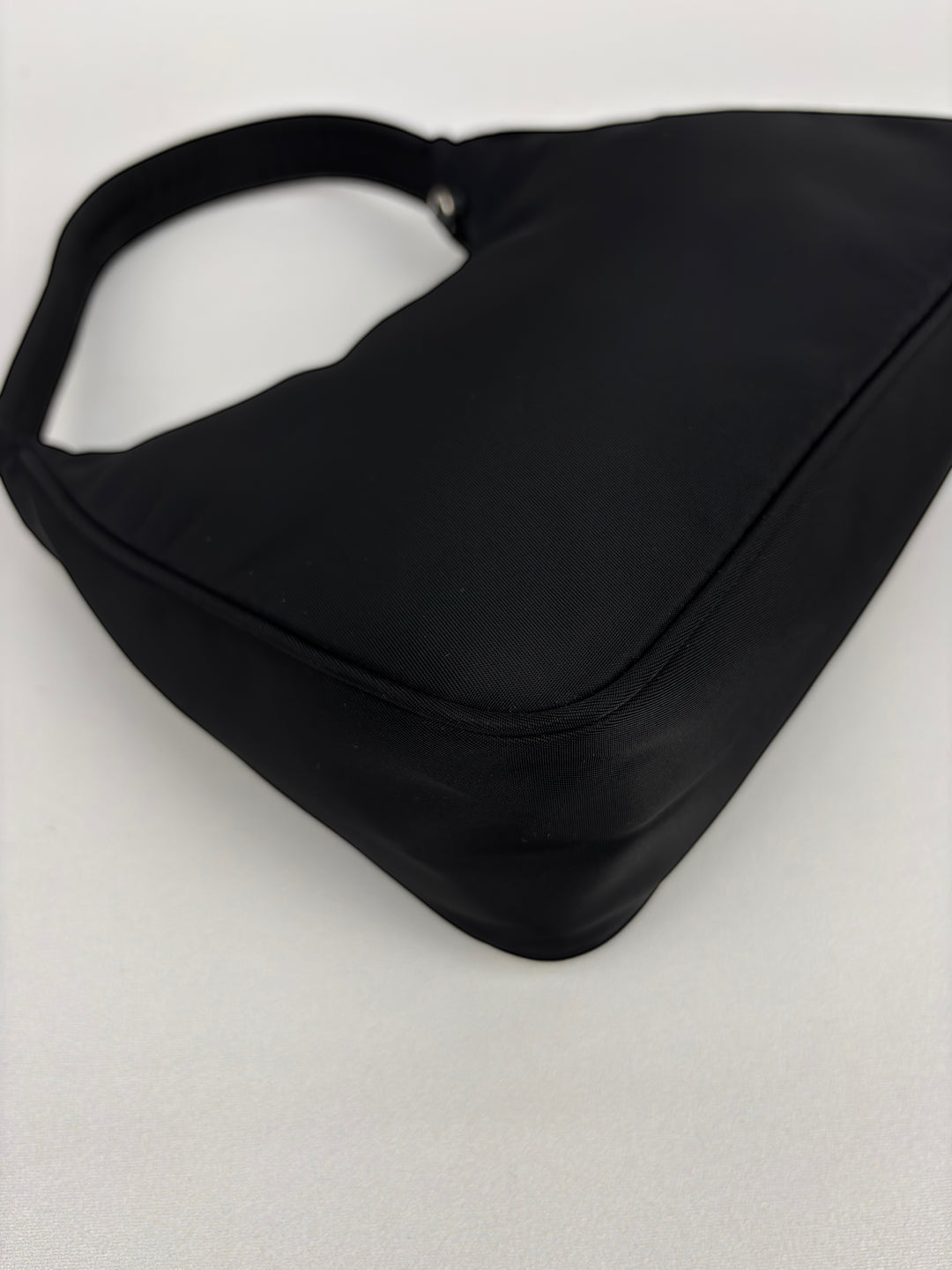 Prada Re-Edition 2000 Nylon Mini Hobo-Bag