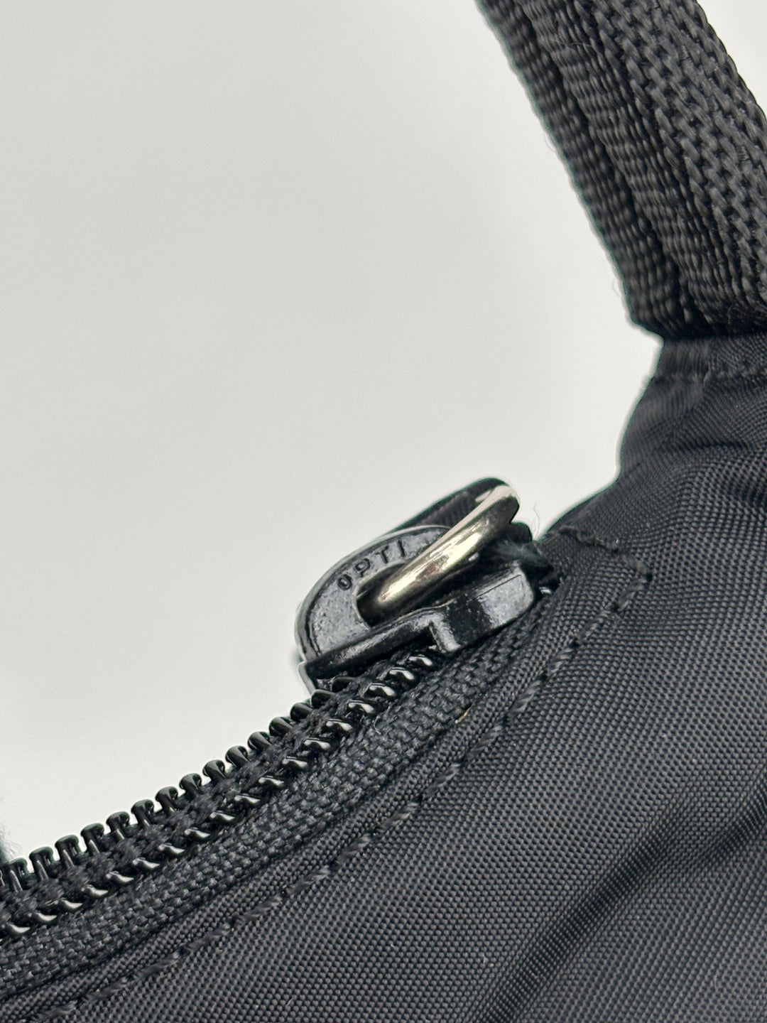 Prada Re-Edition 2000 Nylon Mini Hobo-Bag