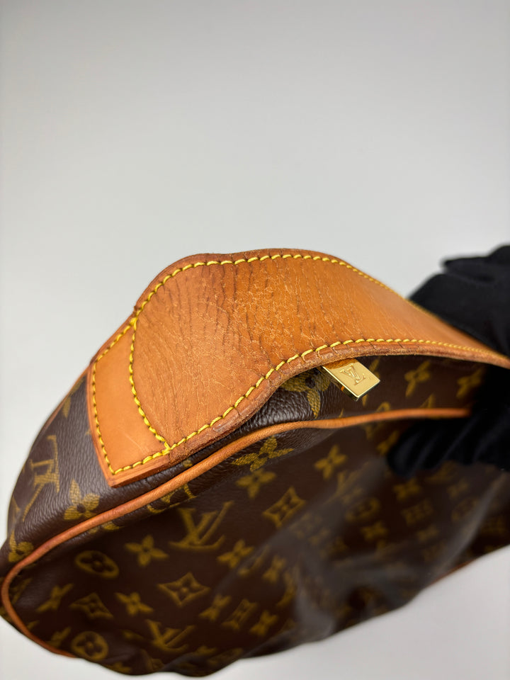 Louis Vuitton Croissant GM