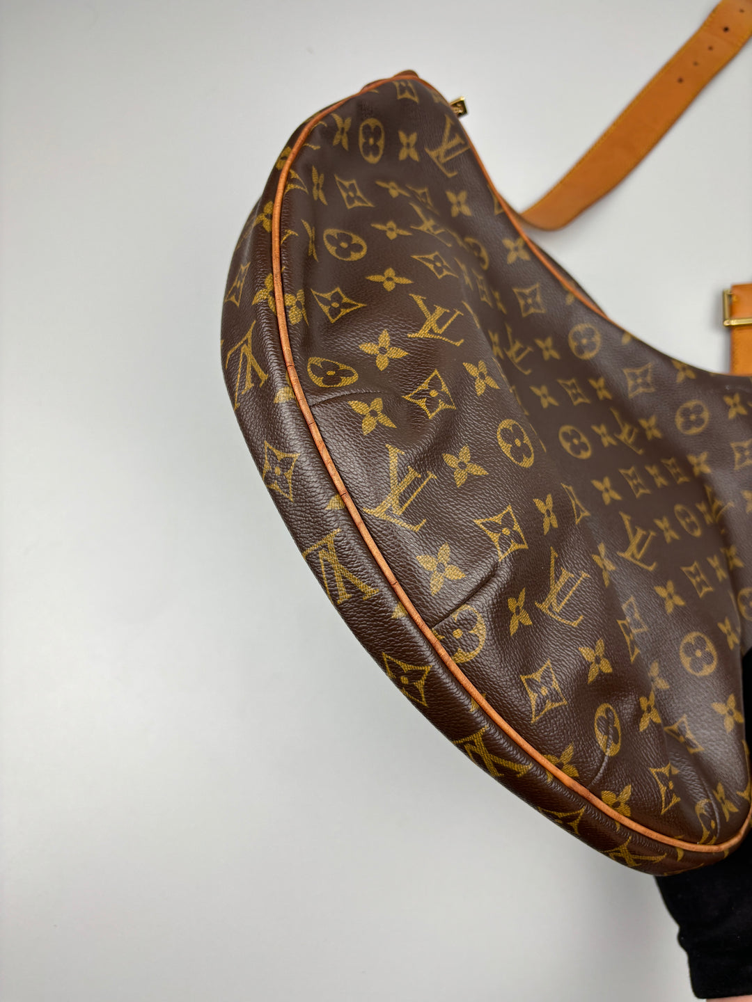 Louis Vuitton Croissant GM