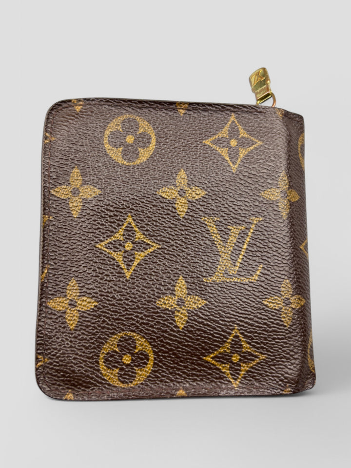 Louis Vuitton Compact Zip Portemonnaie in Monogram Canvas mit Reißverschluss, Druckknopf und durchdachter Innenaufteilung für Karten, Münzen und Geldscheine