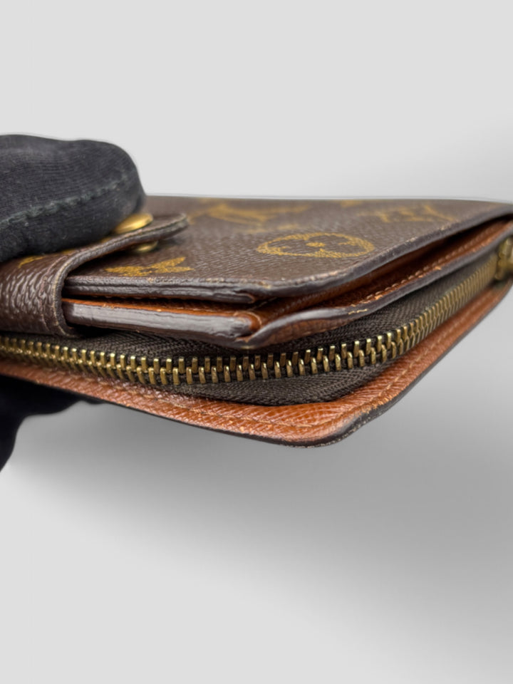 Louis Vuitton Compact Zip Portemonnaie in Monogram Canvas mit Reißverschluss, Druckknopf und durchdachter Innenaufteilung für Karten, Münzen und Geldscheine