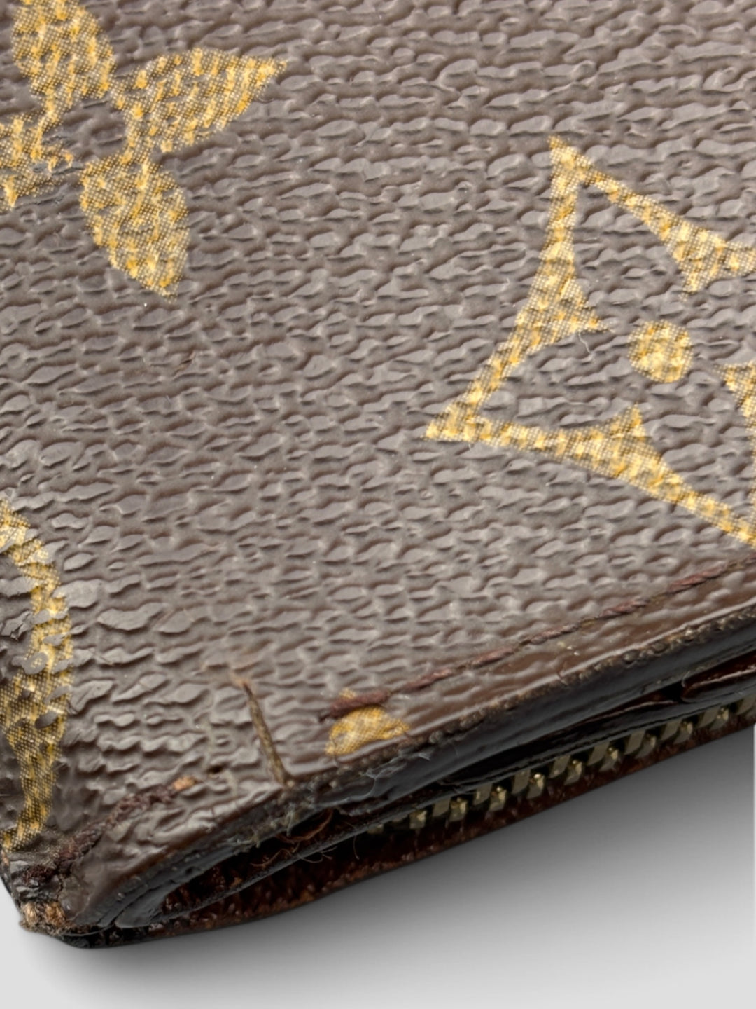 Louis Vuitton Compact Zip Portemonnaie in Monogram Canvas mit Reißverschluss, Druckknopf und durchdachter Innenaufteilung für Karten, Münzen und Geldscheine