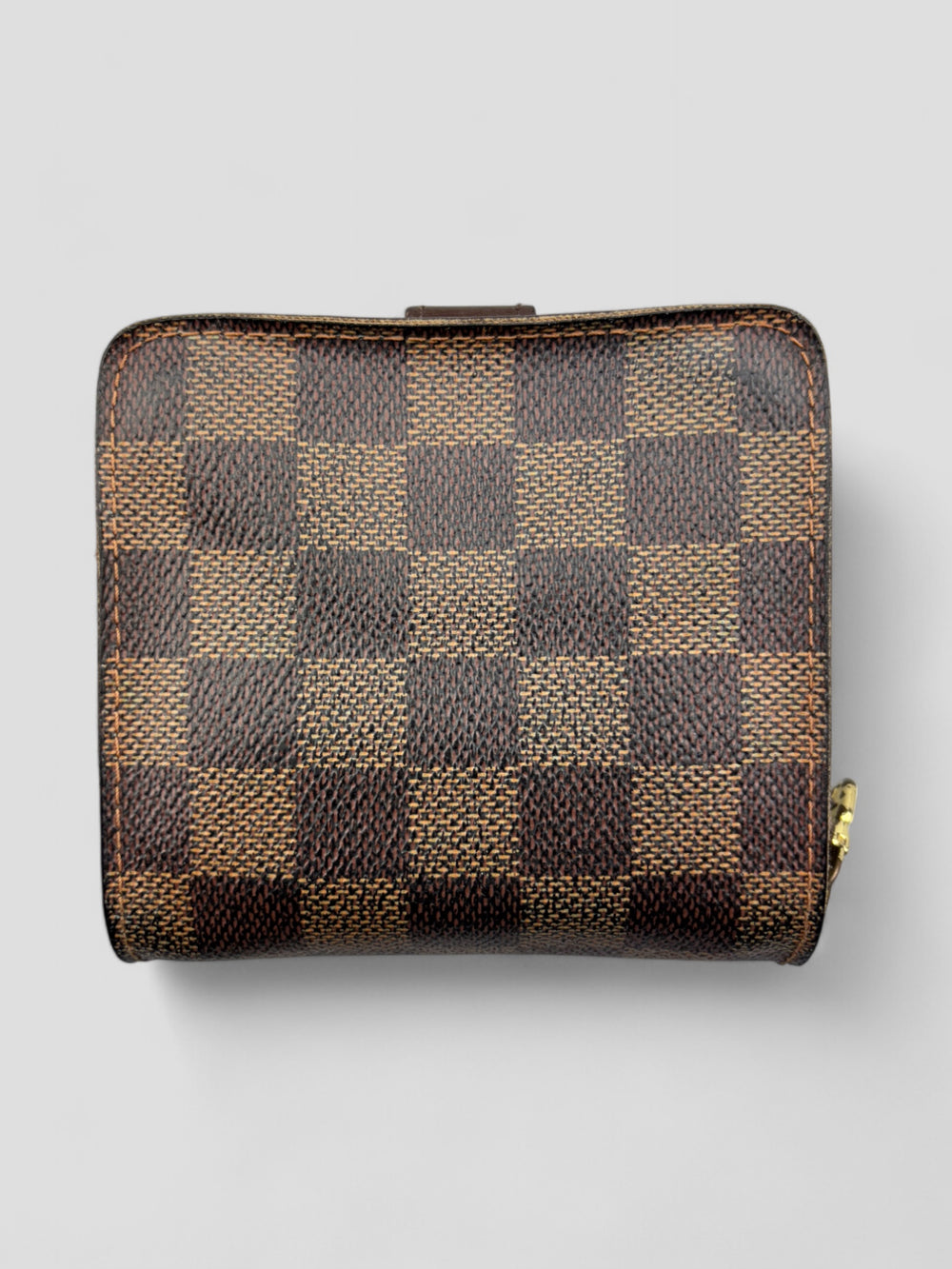 Louis Vuitton Damier Zip Portemonnaie aus klassischem Damier Canvas mit Druckknopfverschluss, Reißverschlussfach und kompaktem Design