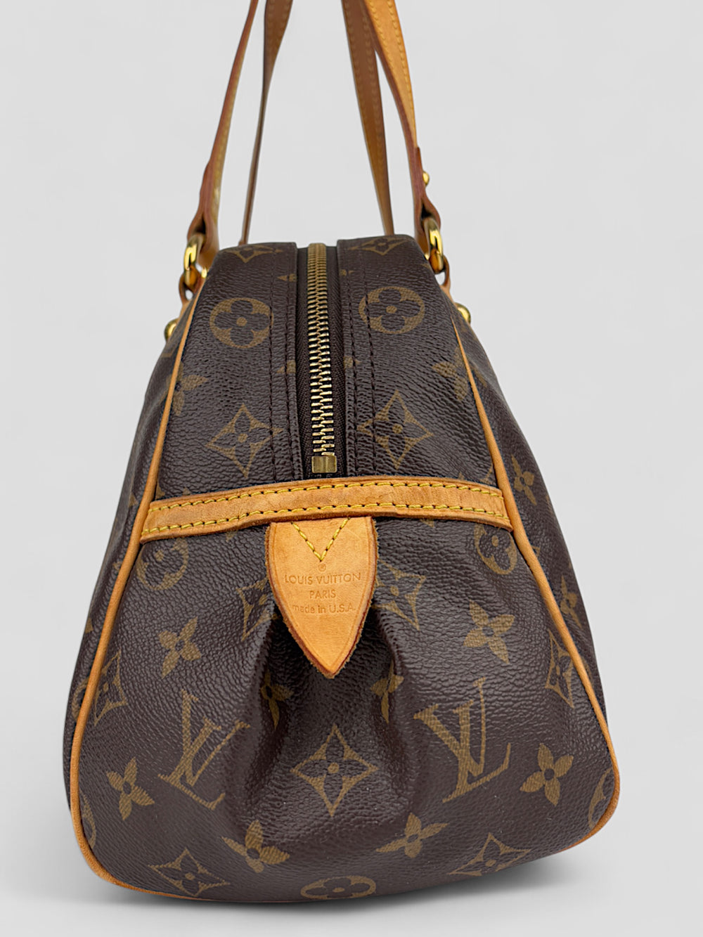 Louis Vuitton Montorgueil Schultertasche aus braunem Monogram Canvas mit cognacfarbenen Lederdetails, goldfarbenen Beschlägen und Louis Vuitton Gravur. Feminin und geräumig