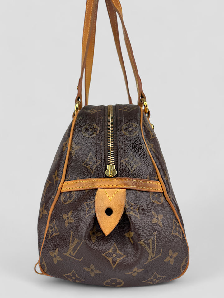 Louis Vuitton Montorgueil Schultertasche aus braunem Monogram Canvas mit cognacfarbenen Lederdetails, goldfarbenen Beschlägen und Louis Vuitton Gravur. Feminin und geräumig