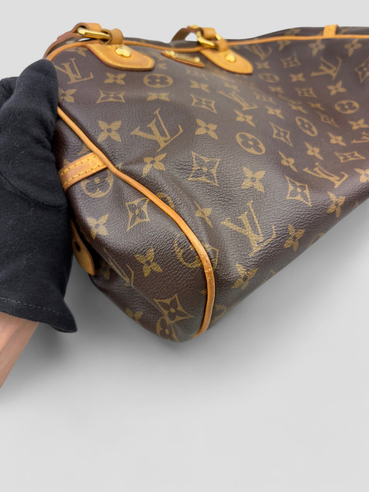 Louis Vuitton Montorgueil Schultertasche aus braunem Monogram Canvas mit cognacfarbenen Lederdetails, goldfarbenen Beschlägen und Louis Vuitton Gravur. Feminin und geräumig