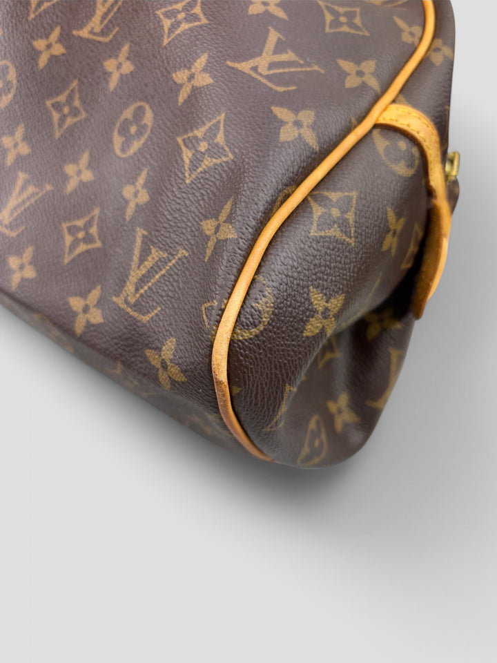 Louis Vuitton Montorgueil Schultertasche aus braunem Monogram Canvas mit cognacfarbenen Lederdetails, goldfarbenen Beschlägen und Louis Vuitton Gravur. Feminin und geräumig