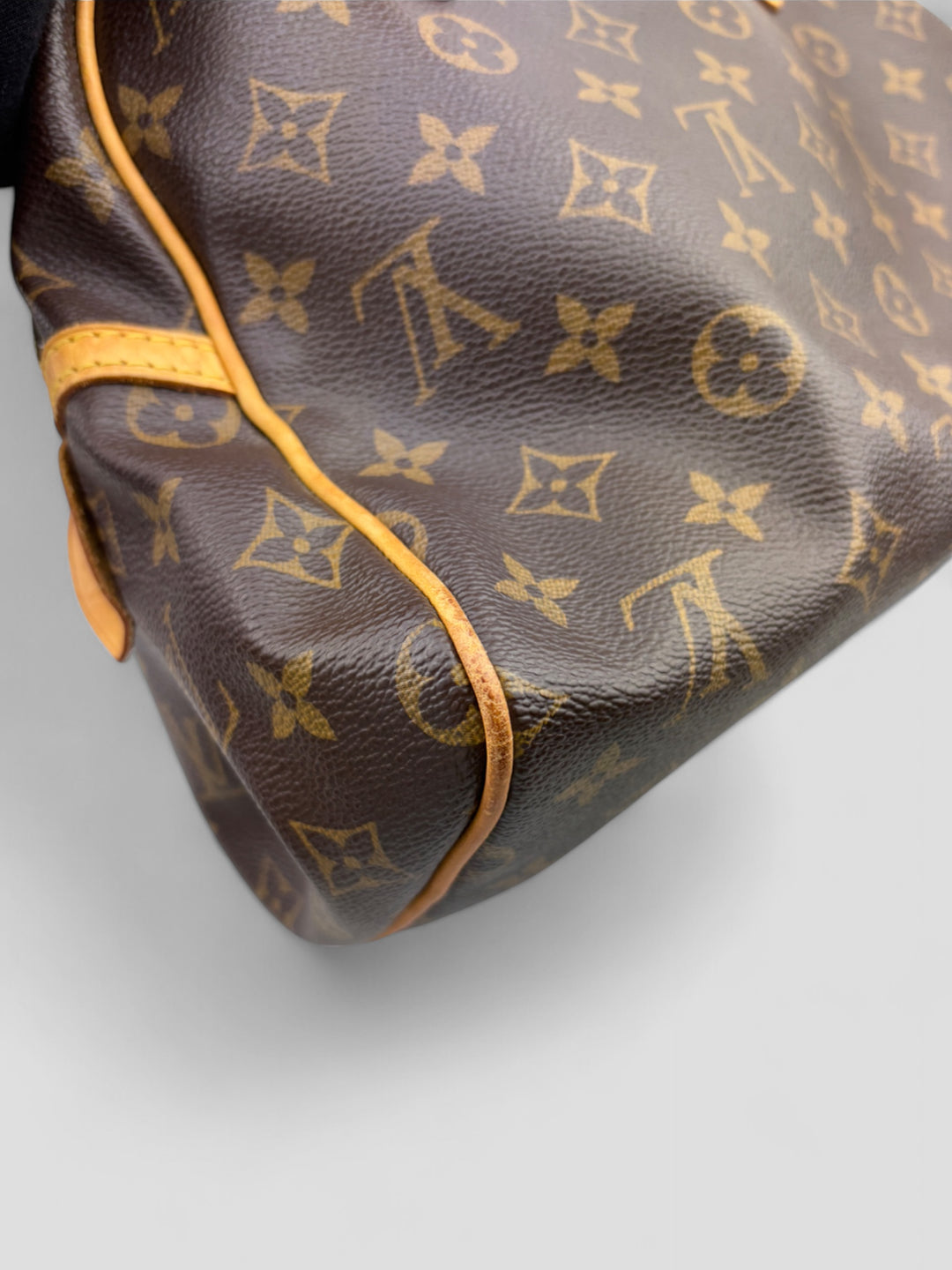 Louis Vuitton Montorgueil Schultertasche aus braunem Monogram Canvas mit cognacfarbenen Lederdetails, goldfarbenen Beschlägen und Louis Vuitton Gravur. Feminin und geräumig