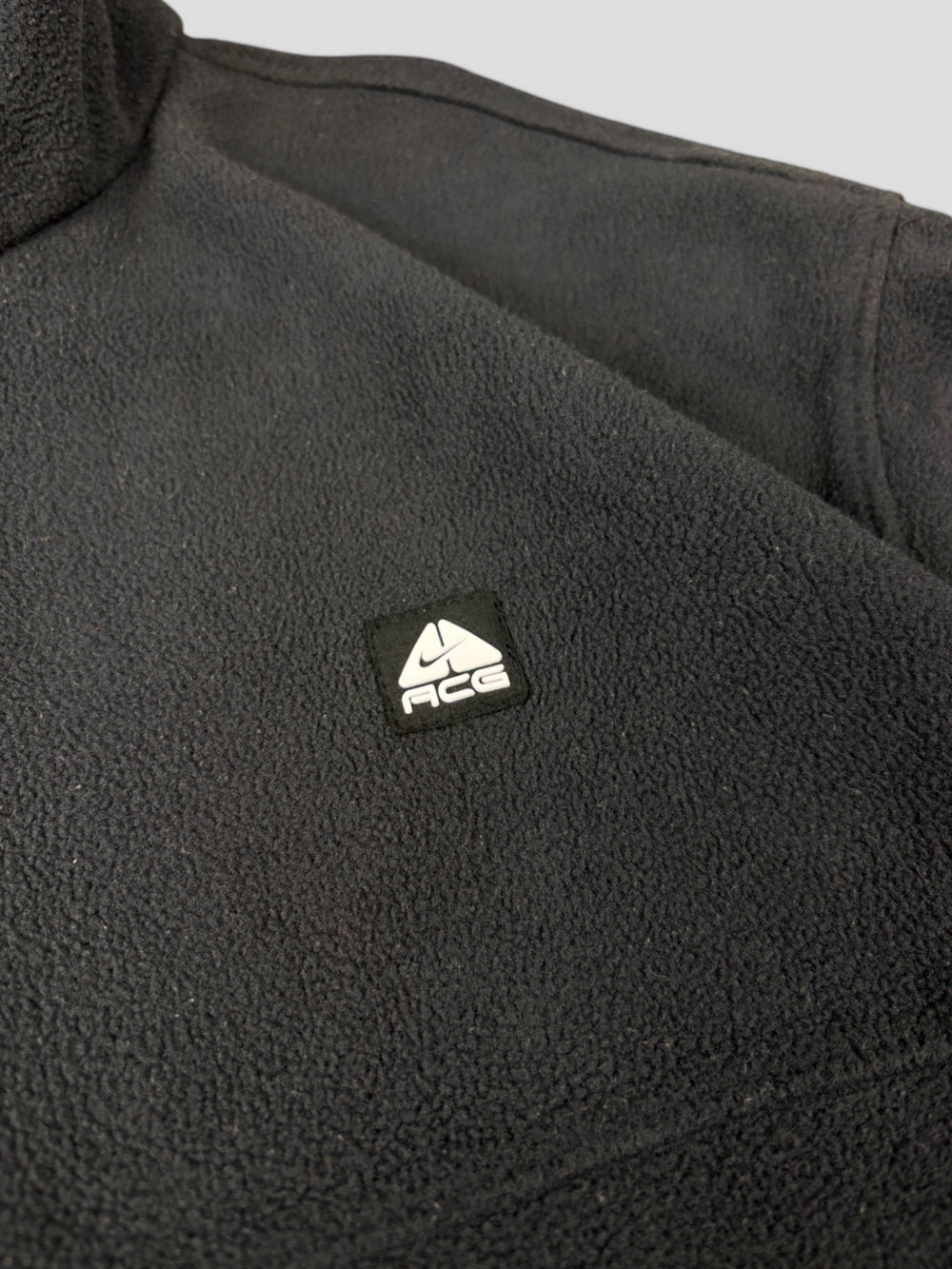 Nike ACG Herren Fleecejacke in Dunkelblau, funktionales Design mit durchgehendem Reißverschluss, Reißverschlusstaschen und leichtem Material