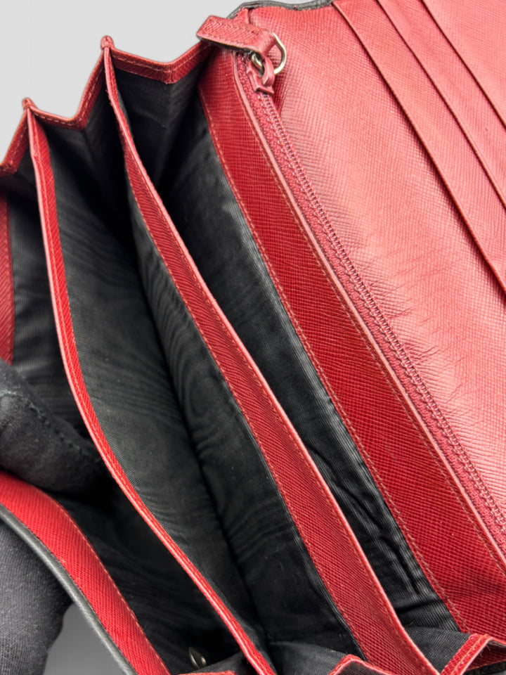 Prada Unisex Geldbeutel aus schwarzem Saffiano-Leder, mit zahlreichen Kartenfächern, separatem Münzfach und schlankem Design
