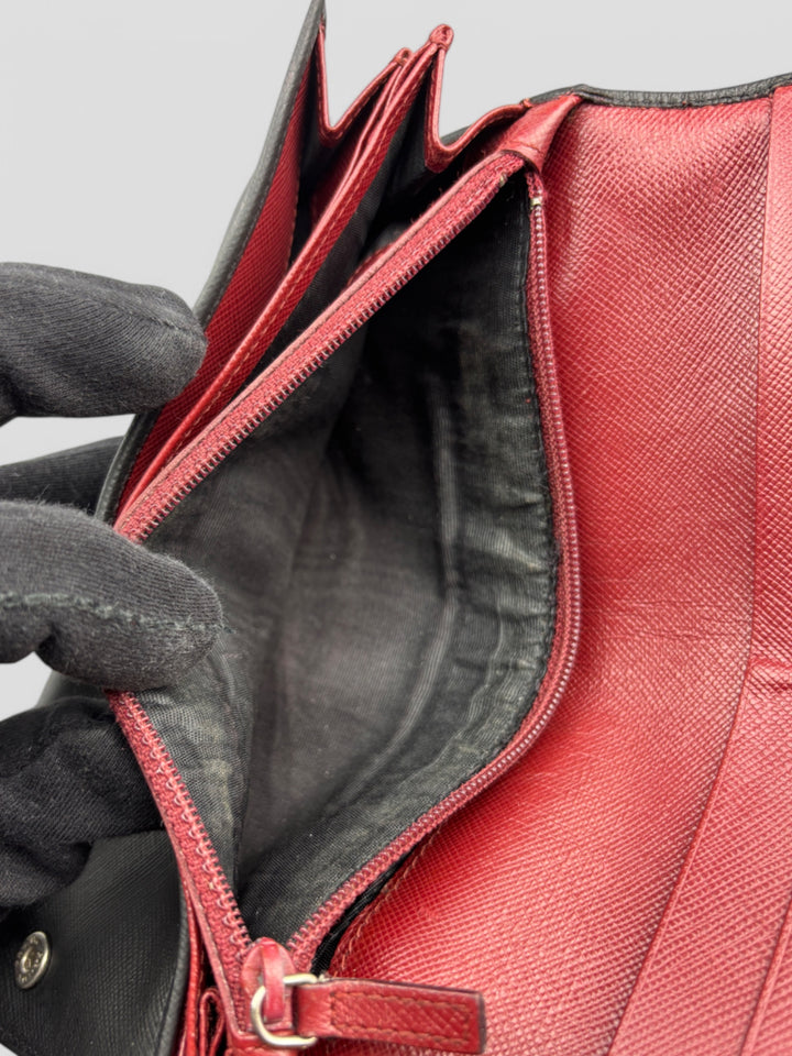 Prada Unisex Geldbeutel aus schwarzem Saffiano-Leder, mit zahlreichen Kartenfächern, separatem Münzfach und schlankem Design
