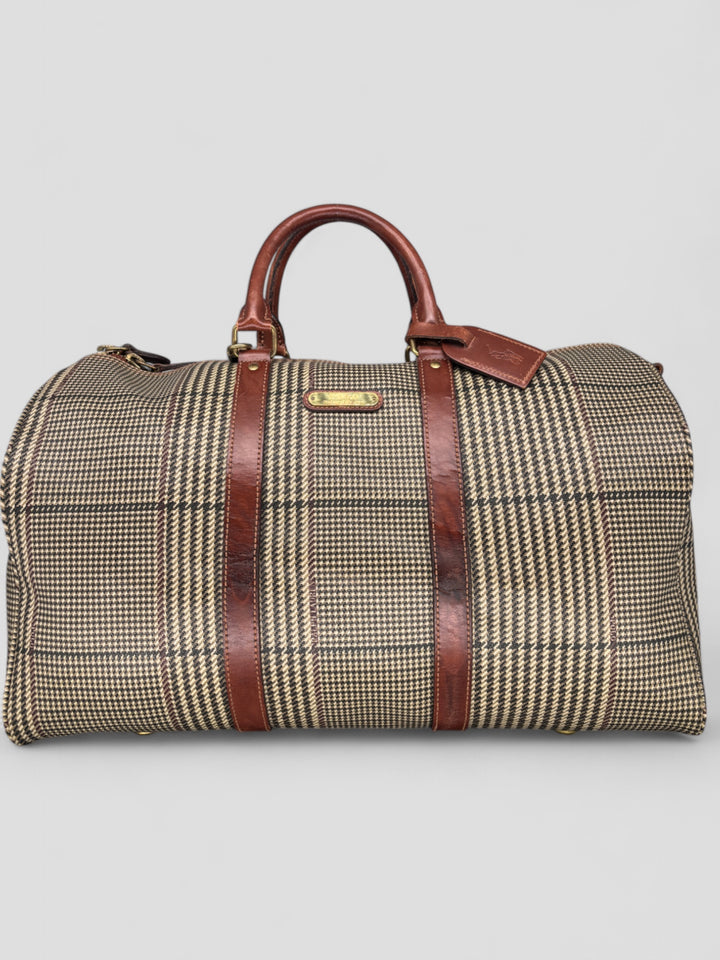 Ralph Lauren Reisetasche mit klassischem Karomuster, braunen Lederdetails und goldfarbenen Akzenten