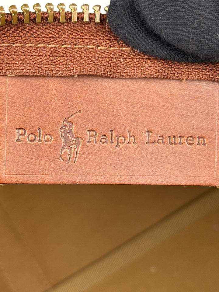 Ralph Lauren Reisetasche mit klassischem Karomuster, braunen Lederdetails und goldfarbenen Akzenten