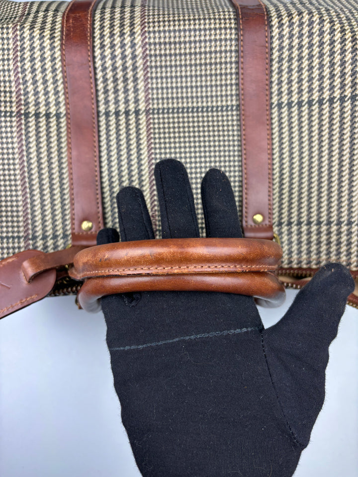 Ralph Lauren Reisetasche mit klassischem Karomuster, braunen Lederdetails und goldfarbenen Akzenten