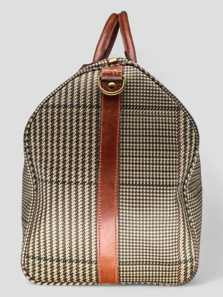 Ralph Lauren Reisetasche mit klassischem Karomuster, braunen Lederdetails und goldfarbenen Akzenten