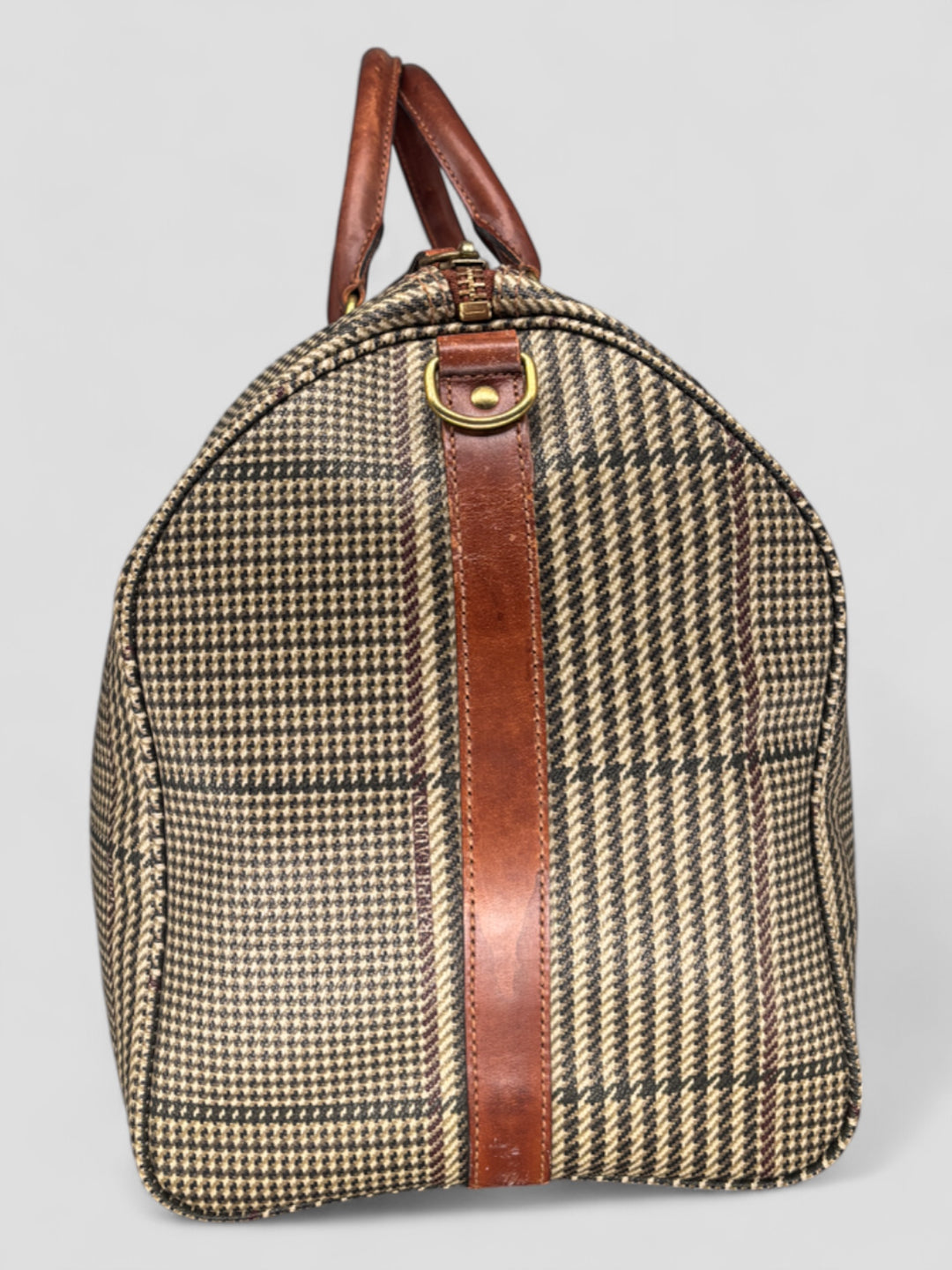 Ralph Lauren Reisetasche mit klassischem Karomuster, braunen Lederdetails und goldfarbenen Akzenten