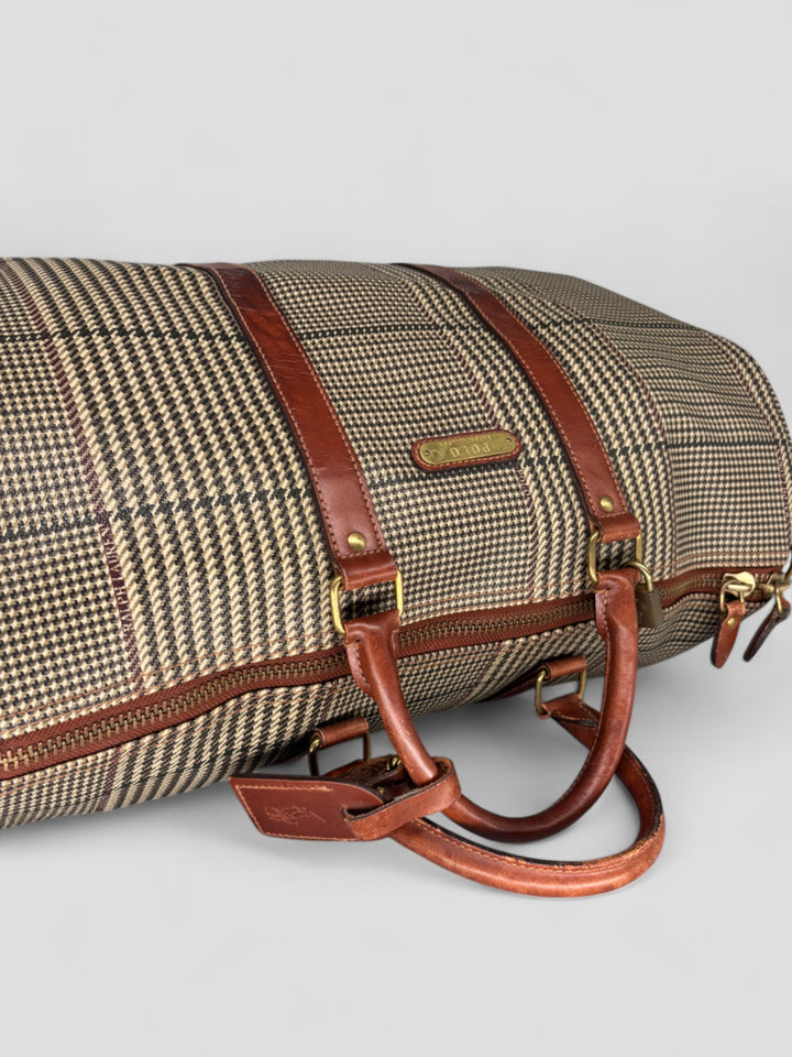 Ralph Lauren Reisetasche mit klassischem Karomuster, braunen Lederdetails und goldfarbenen Akzenten