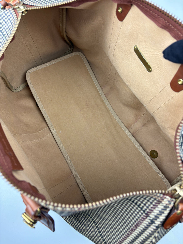 Ralph Lauren Reisetasche mit klassischem Karomuster, braunen Lederdetails und goldfarbenen Akzenten