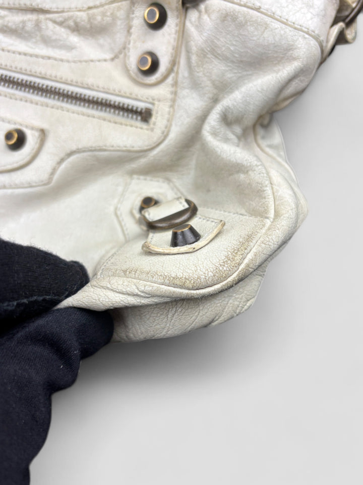 Vintage Balenciaga Damen 2-in-1 City Bag Weiss mit Nieten und Spiegelanhänger, Second-Hand Balenciaga Bag White