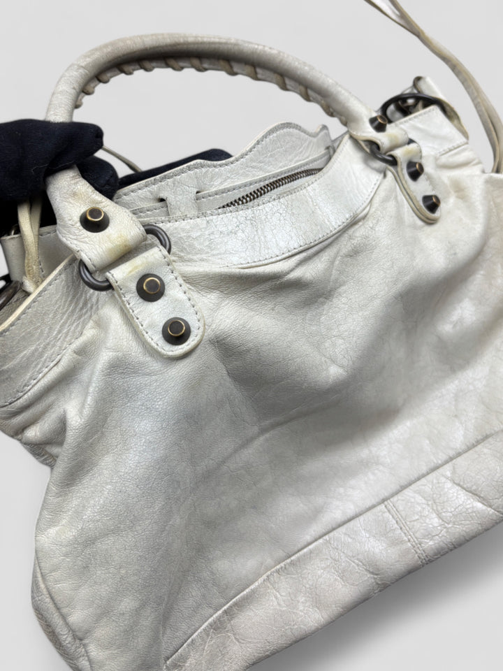 Vintage Balenciaga Damen 2-in-1 City Bag Weiss mit Nieten und Spiegelanhänger, Second-Hand Balenciaga Bag White