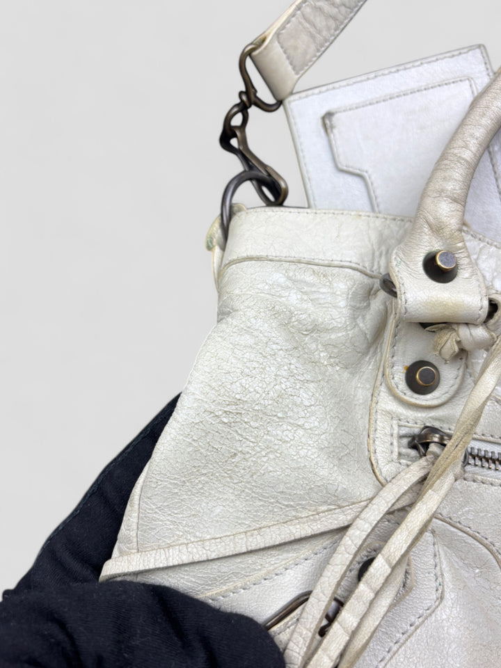 Vintage Balenciaga Damen 2-in-1 City Bag Weiss mit Nieten und Spiegelanhänger, Second-Hand Balenciaga Bag White