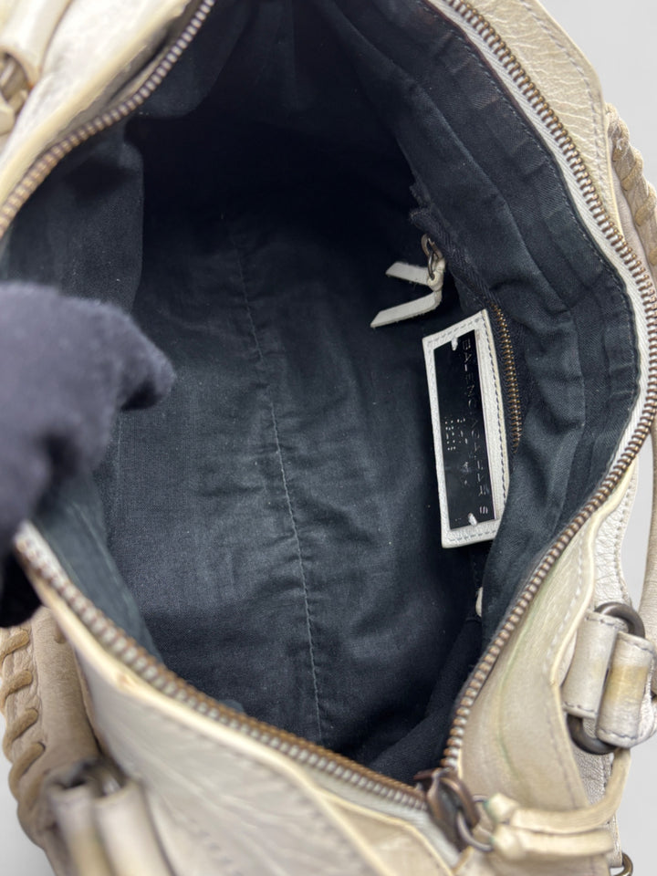 Vintage Balenciaga Damen 2-in-1 City Bag Weiss mit Nieten und Spiegelanhänger, Second-Hand Balenciaga Bag White